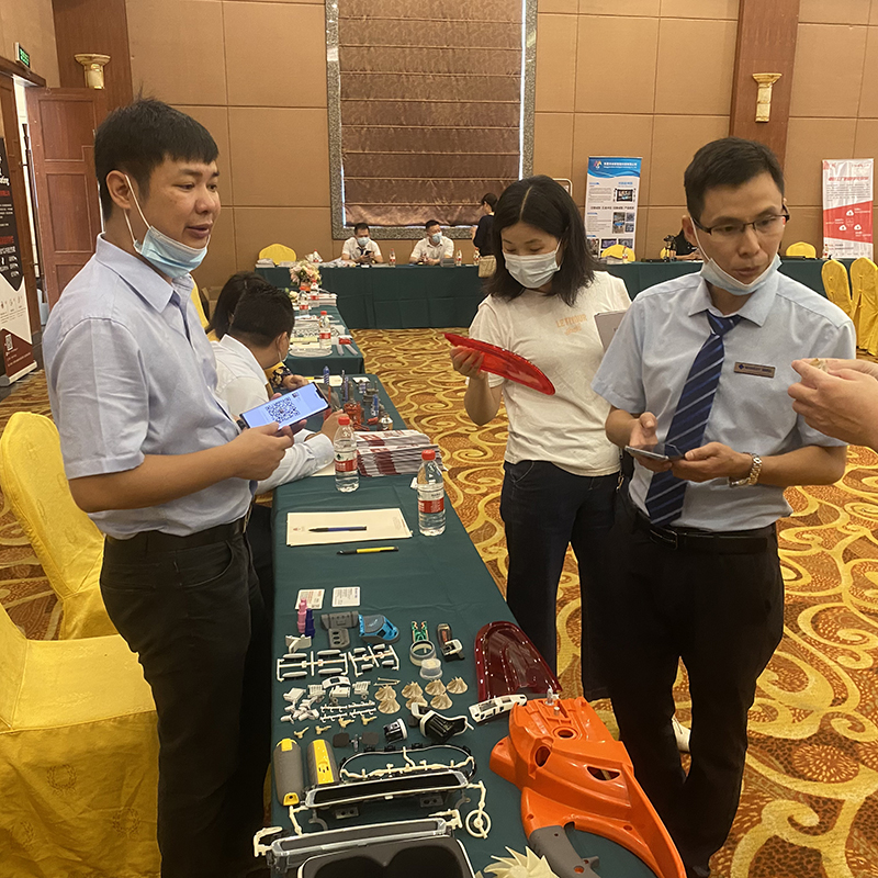 Two-color injection molding technology Dongguan Summit was successfully held