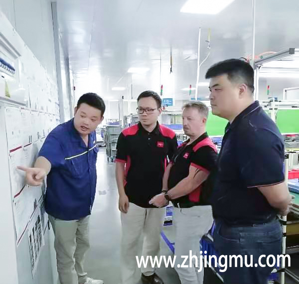 The customer opened the mold and injected the mold to visit the Jingmu company