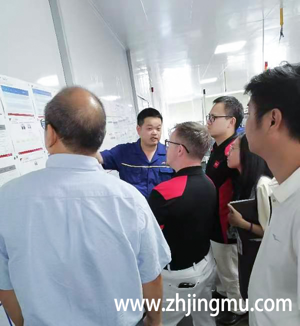 The customer opened the mold and injected the mold to visit the Jingmu company