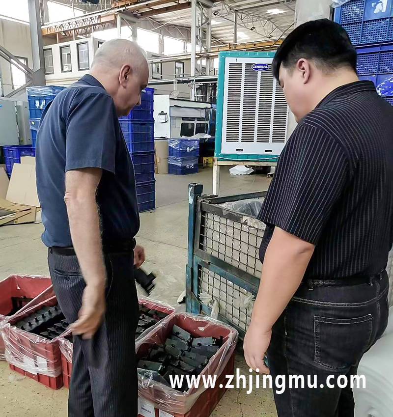 General Manager of Plastic Injection Mold Factory visits customers in the Middle East