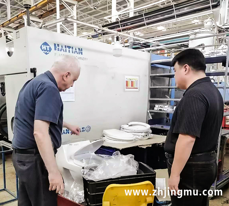 General Manager of Plastic Injection Mold Factory visits customers in the Middle East