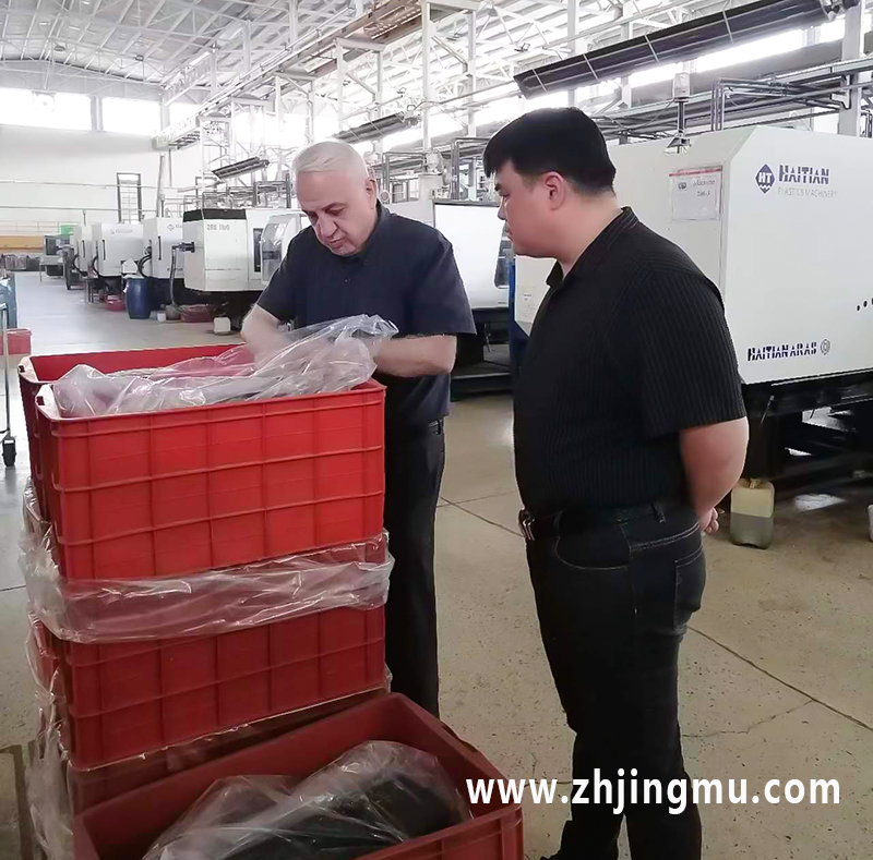 General Manager of Plastic Injection Mold Factory visits customers in the Middle East